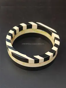 Bracelet d'assemblage en résine de conception très unique en deux couleurs