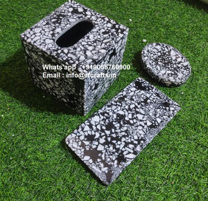 Juego de accesorios de baño de resina elegante y funcional Impresionantes invitados con su funcionalidad - Product Image 2