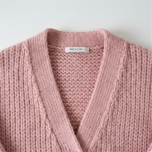 Cardigan en tricot côtelé personnalisé avec boutons, appliques brodées, fermeture à boutons recouverts, motif écossais, mélange confortable, mode hiver - Product Image 4