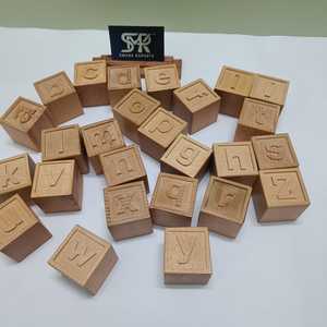 Blocs d'apprentissage interactifs en bois de l'alphabet, jouet éducatif fait main pour les activités préscolaires et scolaires à domicile des enfants - Product Image 1