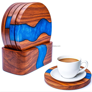 Posavasos modernos de madera con borde de resina, artículos artísticos hechos a mano, decoración de mesa rústica elegante, accesorios de madera de resina con estilo - Product Image 1