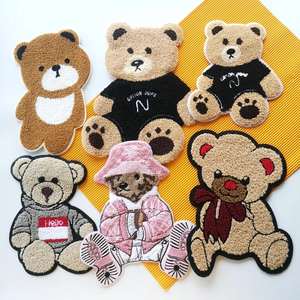 Parches Termoadhesivos de Chenilla con Bordado de Osito de Peluche para Ropa, Sombreros y Proyectos DIY - Forma de Corazón, Colores Personalizados - Product Image 6