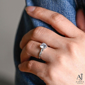 Bague de fiançailles en moissanite de laboratoire, bande pavée torsadée, pierre centrale taille Asscher, plaqué rhodium, sertissage à griffes, bijoux pour femme - Product Image 6