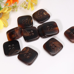Botones de Cuerno Natural de Búfalo Hechos a Mano, Ecológicos, Diseño Personalizado, Cuadrados, Lisos, de 4 Agujeros, para Coser - Product Image 4