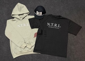 ชุดเสื้อยืดโอเวอร์ไซส์พรีเมียมและเสื้อฮู้ดพร้อมหมวก สไตล์สตรีทแวร์ ผ้าผสมคอตตอน/โพลีเอสเตอร์ เหมาะสำหรับใส่ในฤดูใบไม้ร่วง - Product Image 1