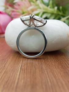 Bague de fiançailles en argent sterling 925 avec diamant moissanite au design unique, bijoux de mariée scintillants de haute clarté, cadeau en vente - Product Image 6