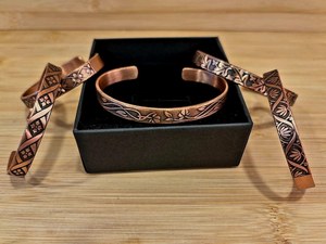 Bracelet en cuivre de luxe vintage, fait main, gravé, jonc ouvert, bijou de poignet classique de créateur, accessoire de mode bohème - Product Image 5