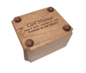 Caja de cenizas de urna Buck Doe personalizada, caja conmemorativa grabada con láser, regalo de duelo por pérdida, urna pequeña compartible, pareja de ciervos rústicos - Product Image 1