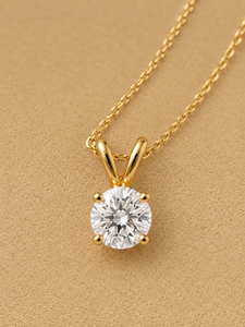 จี้เพชรเม็ดเดี่ยว 1 กะรัต E-VVS2 เพชรเลี้ยงในห้องปฏิบัติการ ทองคำ 14K สีเหลือง พร้อมสร้อยคอ รับรองโดย IGI ชุบโรเดียม ของขวัญแต่งงานสุดคลาสสิก สวยงาม - Product Image 5