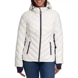 Veste matelassée pour femme avec fermeture éclair personnalisée, imperméable, isolante, respirante, coupe-vent, à séchage rapide, avec capuche, pour l'hiver - Product Image 1