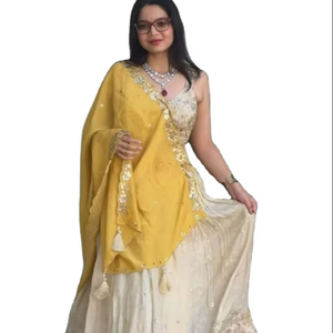 เสื้อยืดดีไซน์เนอร์ลายขนเฟอร์เทียมหลากหลายแบบ พร้อมลายปักและเลื่อม งานปักลายขนาดใหญ่ สำหรับงานแต่งงาน/งานเลี้ยง/งานอีเว้นท์ สินค้าใหม่พร้อมส่ง - Product Image 1