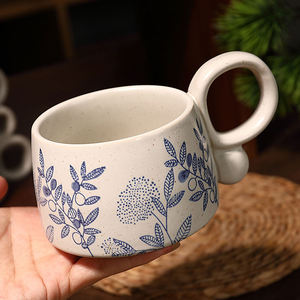 Tasses à café modernes en grès céramique faites à la main, sous glaçure, en argile céramique - Product Image 2
