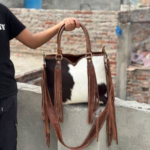 Sac fourre-tout en cuir de vachette western, orné de sculptures à la main, avec franges, élégant, multi-usages pour femmes. - Product Image 2