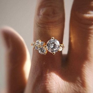 Bague en argent 925 original plaqué rhodium avec moissanite taille ronde en cluster et pierres multiples – Cadeau spécial pour les partenaires - Product Image 3