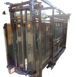 Système de corral pour bétail Siouxs Steel HiQual, avec tub, allée et système de compression - Product Image 1