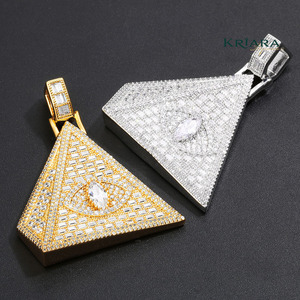 Pendentif Pyramide en Argent 925 Plaqué Or 18K avec Cristal et Diamant de Laboratoire, Charme Unisexe de Luxe - Product Image 1