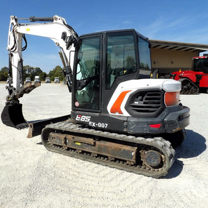 Excavatrice compacte de 8,5 tonnes pour applications utilitaires et travaux routiers - Product Image 2