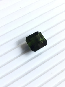 Turmalina verde natural de 24.56 quilates, corte octogonal, piedra para la elaboración de joyería fina. - Product Image 3