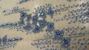 Tela de encaje de malla bordada con lentejuelas y cuentas al por mayor, hecha a mano, para vestido de noche, tela de diseñador de moda, alta costura de lujo - Product Image 3