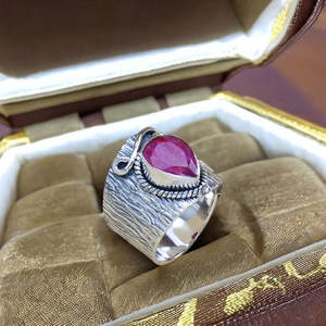 Bague en argent sterling 925 avec rubis taille poire, bijoux fins en gros, bagues en argent ajustables - Product Image 1