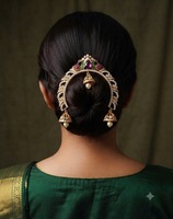 Épingle à cheveux ethnique traditionnelle, pince à chignon Jhumki, motif paon, accessoire de coiffure, bijou de mariage avec perles et pompons – Fabricant