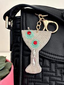 Breloques de sac modernes en perles de rocaille pour accessoires de sac à main élégants, avec pompons et formes perlées uniques - Product Image 3