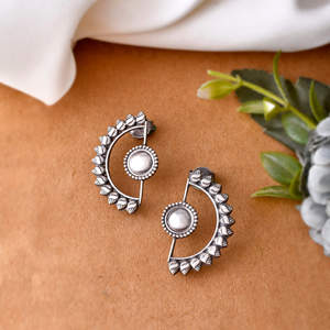 Pendientes de Botón Finos Meera Jaipur, Diseño Elegante en Plata para Mujer - Product Image 1