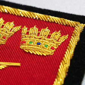 Badges à épingle de sûreté personnalisés avec logo, nouveaux, de haute qualité, faits à la main, brodés au fil de filigrane, pour clubs de mode, à faible coût, service OEM - Product Image 6