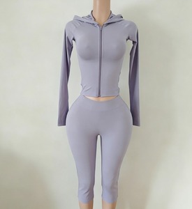 Ensemble de sport 2 pièces pour femme, vêtements de sport Y2K, ensemble de survêtement personnalisé avec logo, veste zippée intégrale et pantalon évasé - Product Image 5