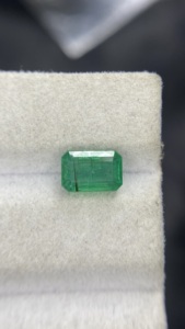 Esmeralda Zambiana Natural Certificada, Corte Octogonal, con Buen Brillo, Piedra Preciosa Suelta para Joyería, 1.56 Quilates - Product Image 5