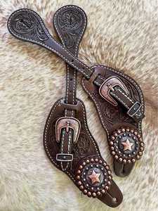 Espuelas de Cuero Personalizables con Grabado Floral y Hebillas Plateadas, Estilo Western para Uso Ecuestre, Empaque Premium, Modelo LC-367 - Product Image 1