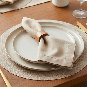 Élégant porte-serviettes en bois pour la décoration de table, idéal pour les fêtes et l'usage quotidien. - Product Image 4