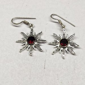 Conjunto de Joyería Sunburst con Granate Rojo, Plata de Ley 925, Pendientes Hechos a Mano con Piedras Preciosas, Elegante Regalo para Mujer - Product Image 4