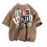Camiseta Oversize de Hombre con Estampado 'It Is What It Is', Manga Corta, Cuello Redondo, Estilo Casual Urbano, Algodón Rojo