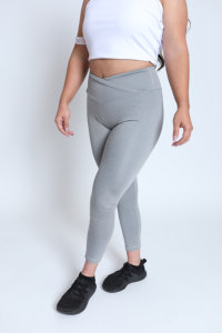 Ensemble d'entraînement respirant et léger à séchage rapide pour femme, avec soutien-gorge de sport et de yoga sans couture et logo positionné sur le devant de la taille - Product Image 6