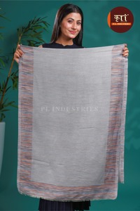 Poncho tipo chal gris a rayas con flecos y borlas de punto para mujer, otoño invierno - Product Image 6