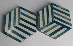 Ensemble de sous-verres en résine écologique avec verre incrusté et bois Modèle unique de peinture ronde de style amour pour les cadeaux d'affaires et d'artisanat - Product Image 6