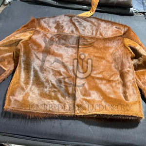 Chaqueta Western de Piel de Vacuno con Pelo, Estilo Motociclista, de Última Tendencia: Cuero Hecho a Mano, Color Marrón Camel - Product Image 3