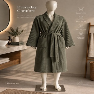 Peignoir en tissu éponge gaufré gris avec ceinture et poches - Product Image 3