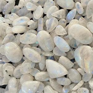 Piedra de luna arcoíris natural cabujón, piedra preciosa de luna con destellos, pulida, suelta, para fabricación de joyas, anillos, colgantes, venta al por mayor - Product Image 1
