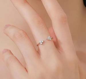 แหวนเงินแท้ 925 ชุบทอง ประดับเพชร CZ สามจุด ปรับขนาดได้ เหมาะสำหรับงานแต่งงานและวันครบรอบ - Product Image 3