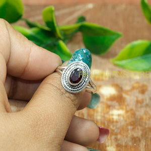 แหวนเงินแท้ 925 รูปไข่ ประดับพลอยโกเมนธรรมชาติ ลายเชือกถัก ทำมือ สำหรับผู้หญิง |   เครื่องประดับเงินแบบวินเทจประดับขอบเพชร - Product Image 2