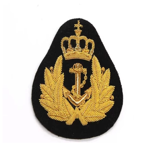 Écusson décoratif de luxe en feutre non tissé, brodé motif couronne et ancre, avec ornement en lingots d'or, personnalisé, tendance, à coudre, écologique, en vente - Product Image 1