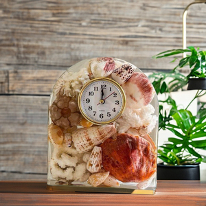 Horloge de table en coquillage d'inspiration vintage avec laiton antique - Product Image 2