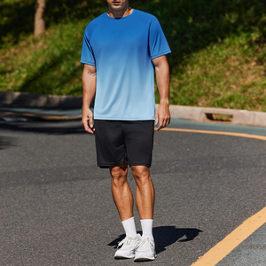 Camiseta deportiva para hombre con degradado de color, tela de alta calidad, top deportivo con color personalizado, ropa de entrenamiento para un uso atlético duradero. - Product Image 2