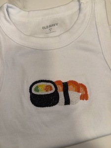 Débardeur en coton blanc Old Navy avec broderie artisanale perlée motif sushi - Product Image 1