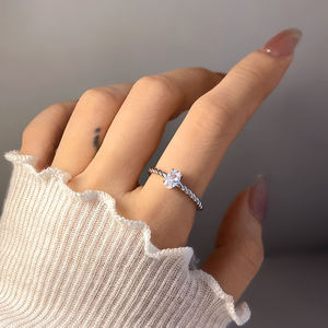 Bague de fiançailles solitaire en diamant de laboratoire taille ovale IGI D-E-F VVS-VS, monture or et argent, vente directe fabricant, bijoux B2B en stock - Product Image 5