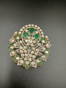 Conjunto de Joyería Amaira Jewels SM-30 Chapado en Oro con Flores, Cristales Verdes en Forma de Pera y Pedrería, Estilo Clásico para Bodas, Color Blanco Polki - Product Image 1