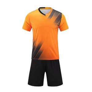 ชุดเสื้อฟุตบอลแขนสั้นสีส้มและสีดำสำหรับผู้ชายพร้อมกางเกงขาสั้นเข้าชุด ดีไซน์ลายทางเรขาคณิตแบบสปอร์ต - Product Image 6