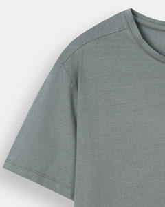 T-shirt homme personnalisé en gros, couleur unie vert mat, manches courtes classiques, prix abordable, service OEM - Product Image 4